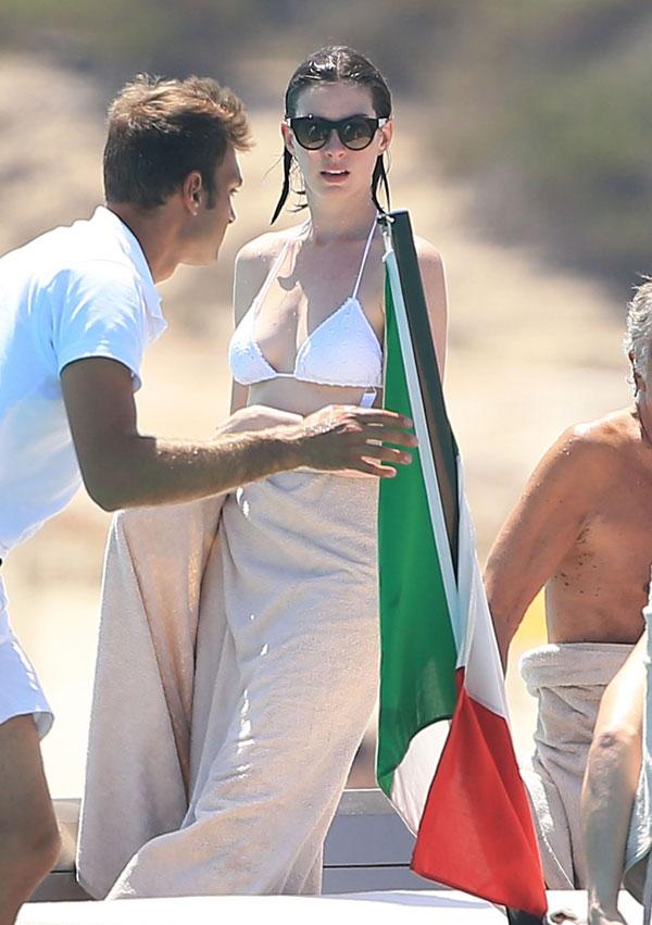 Anne Hathaway Bikini Scuba Spain