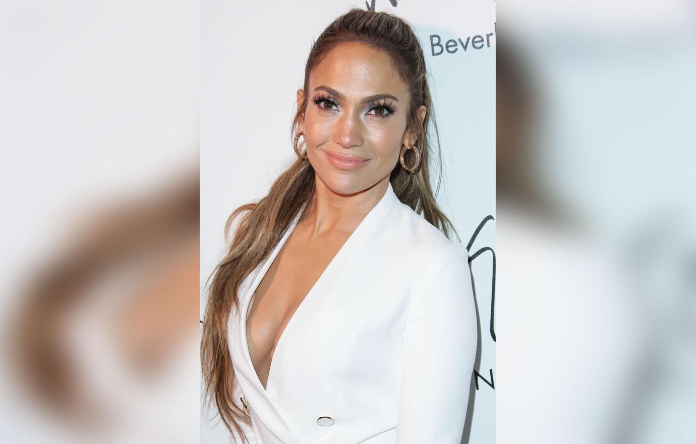 //jennifer lopez boobs cleavage drake dating rumors