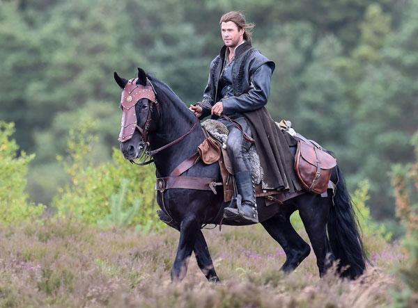 Chris Hemsworth The Huntsman Horseback Riding