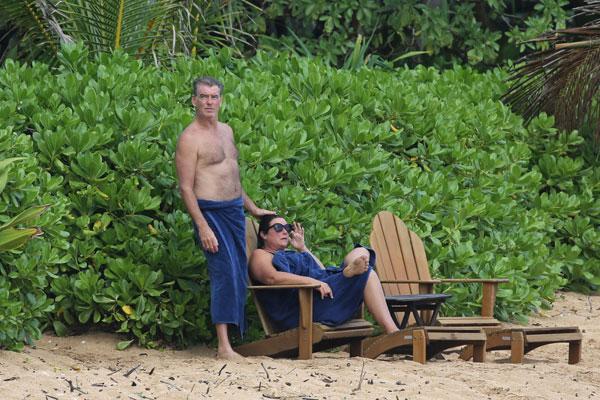 Pierce Brosnan Shirtless Wife Keely Shaye Smith Hawaii Vacation