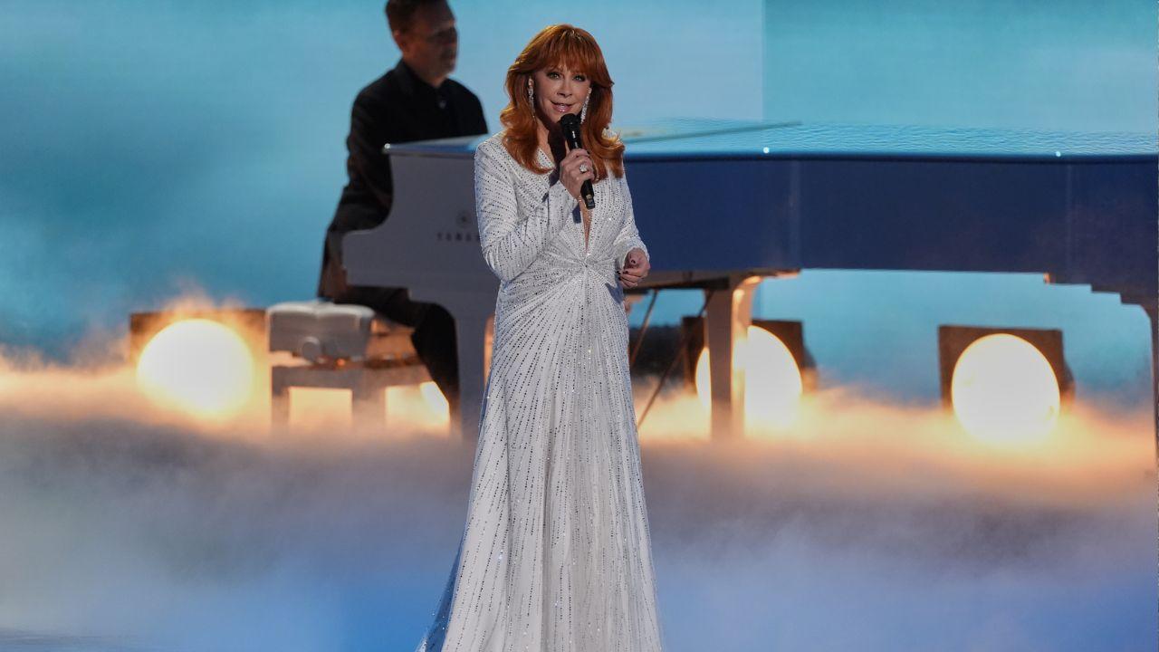 Reba McEntire sang a stirring rendition of Parton's song 'Appalachian Memories' for her fallen friend.