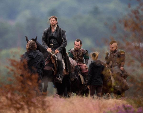 Chris Hemsworth The Huntsman Horseback Riding