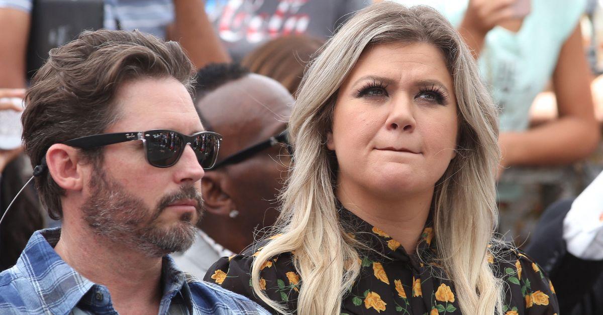 kelly clarkson plans music comeback after divorce career breakdown