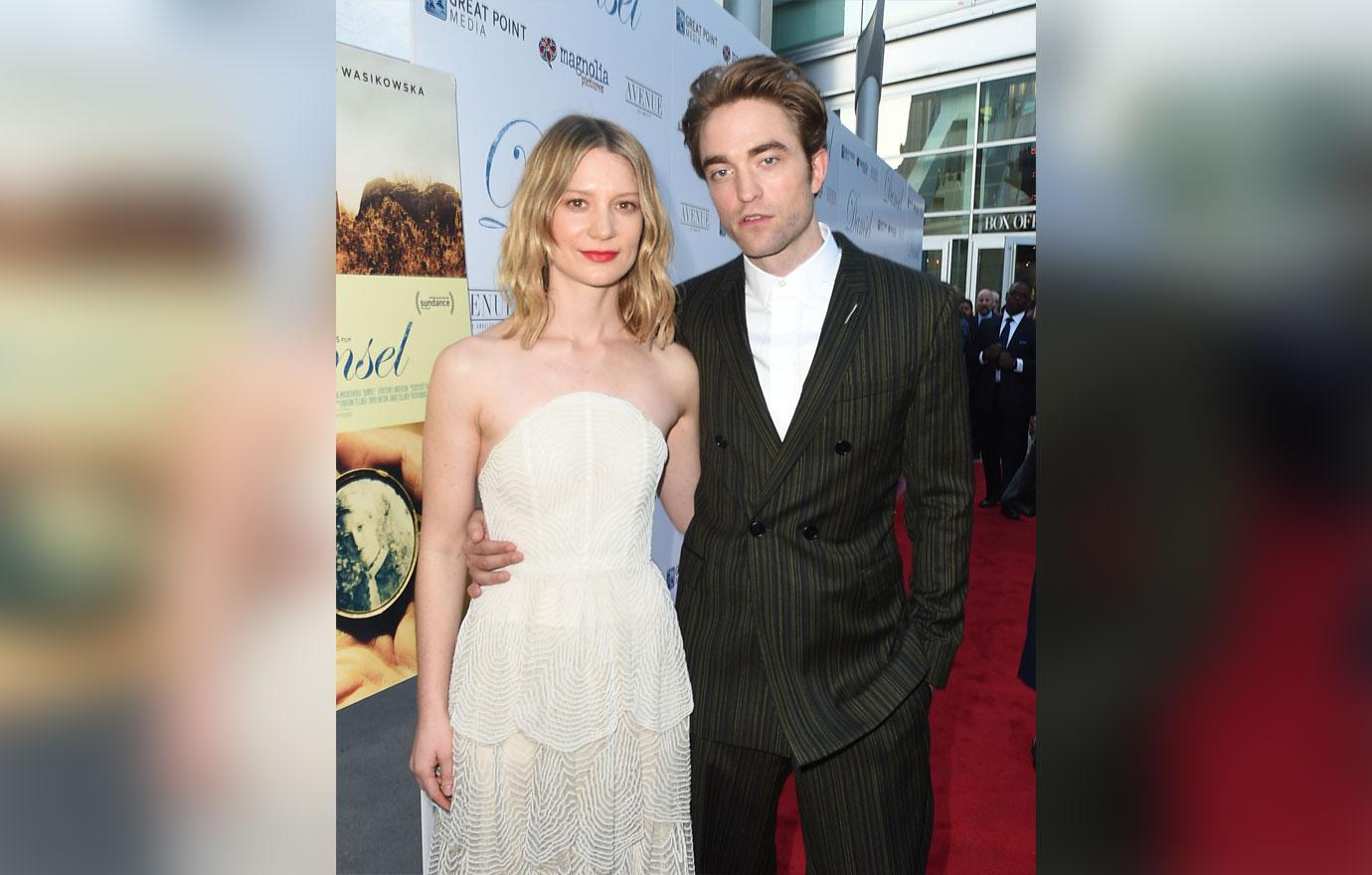 //Mia Wasikowska Robert Pattinson