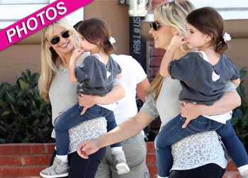 //sarah michelle gellar skinny jeans