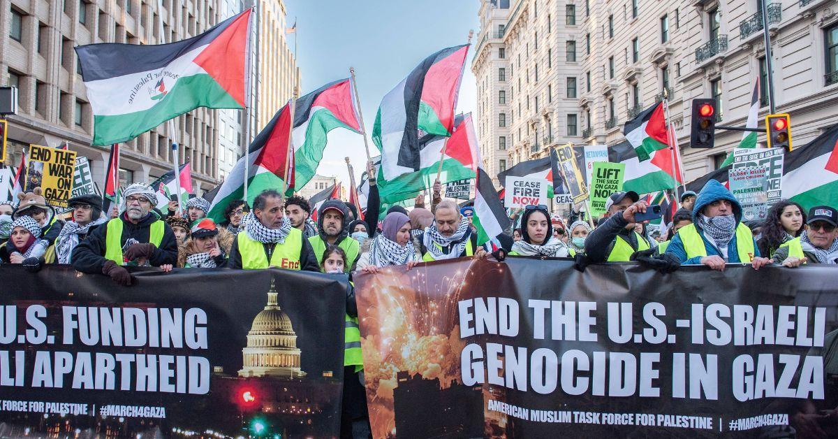 Pro-Palestinian Protesters Evacuate After Damaging White House Fence