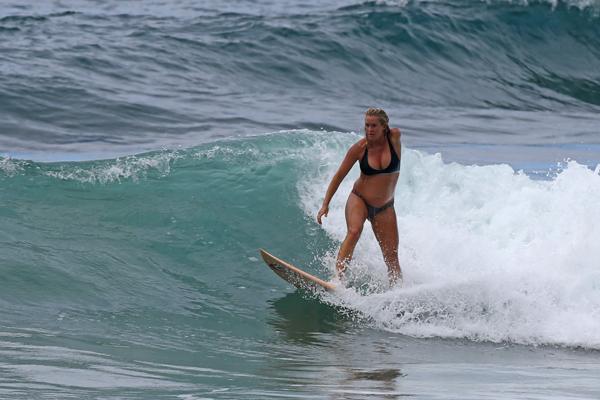 //bethany hamilton pregnant bikini one arm surfer baby belly hawaii