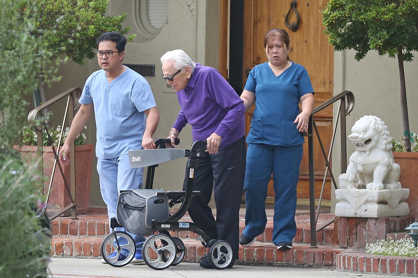 Kirk Douglas – 102-Year-Old Hollywood Legend Goes For A Walk In Beverly Hills