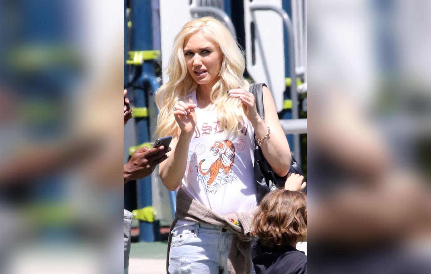 Gwen Stefani Blake Shelton Basketball With Her Sons