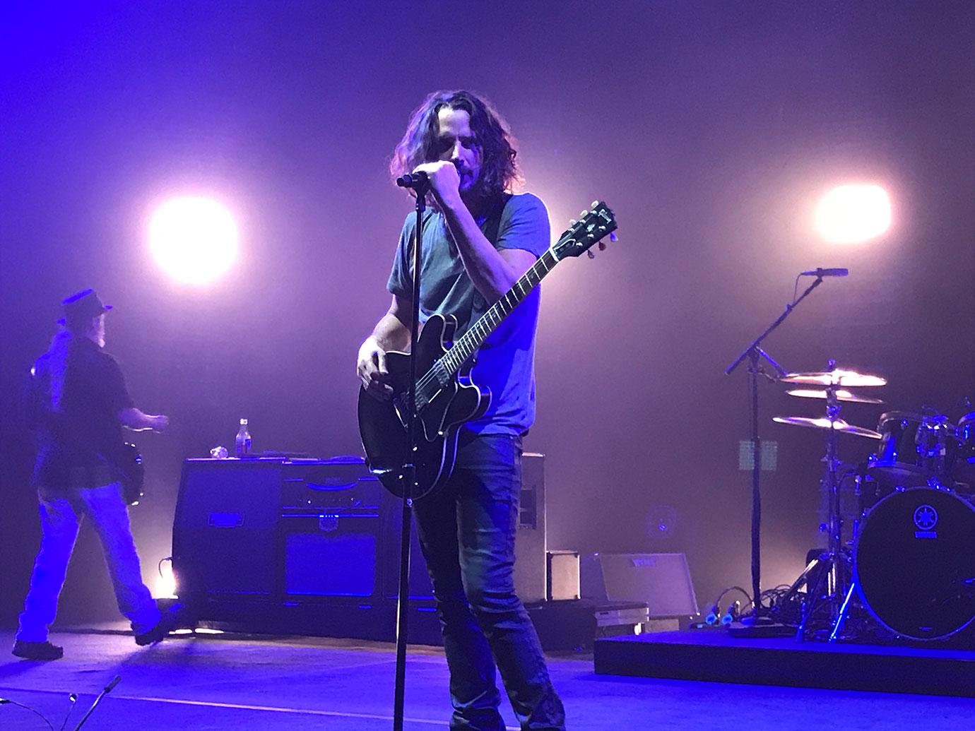 chris cornell suicide dead funeral update pics