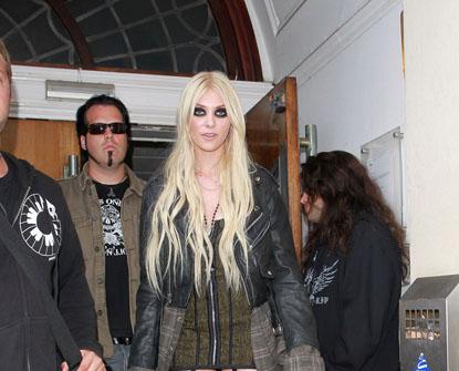 Taylor Momsen Too Sexy For 17