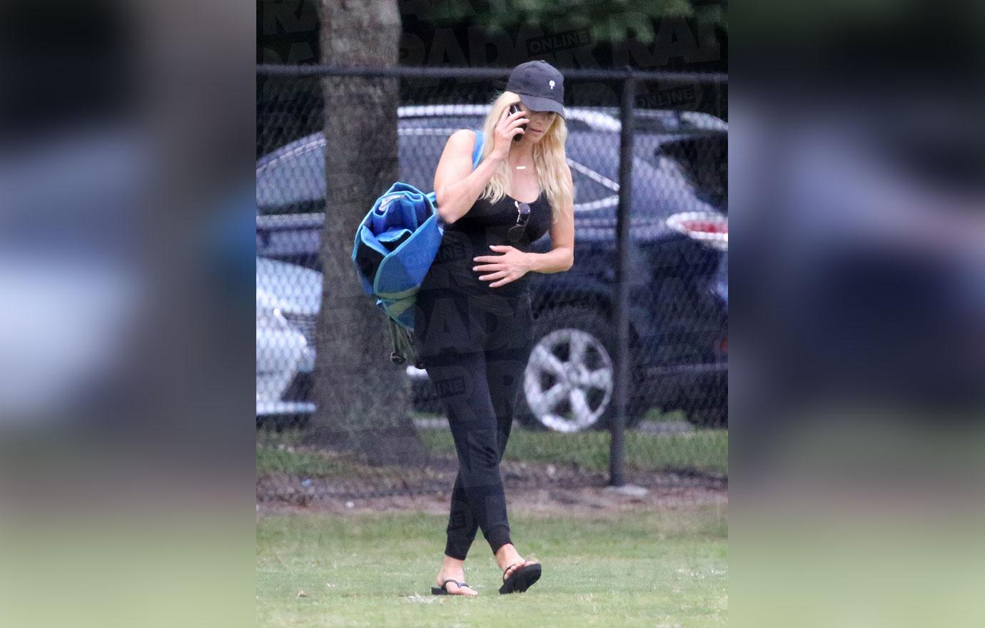 Tiger Woods’ Ex-Wife Is Pregnant! Elin Nordegren Shows Off Baby Bump