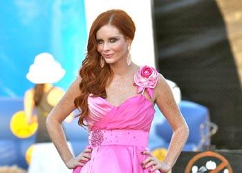 //phoebe_price__wenn