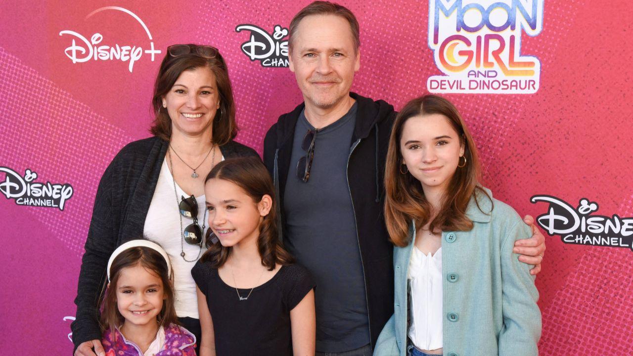 picture of Chad Lowe and his family