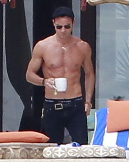 //jennifer aniston justin theroux cabo bikini