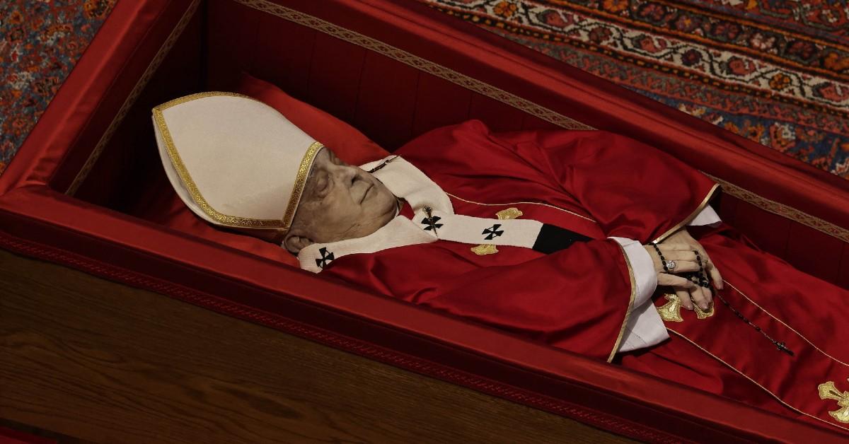 pope francis coffin