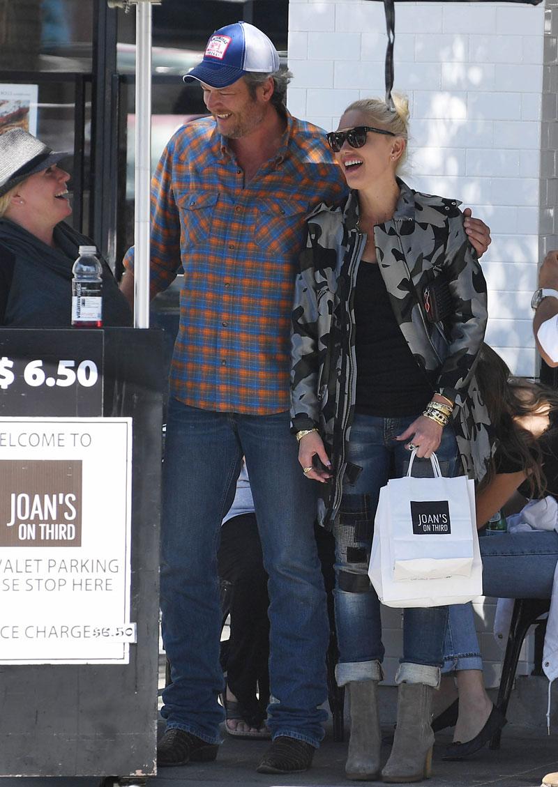 Blake Shelton Gwen Stefani Engaged PDA Kissing Patio Cafe Pics