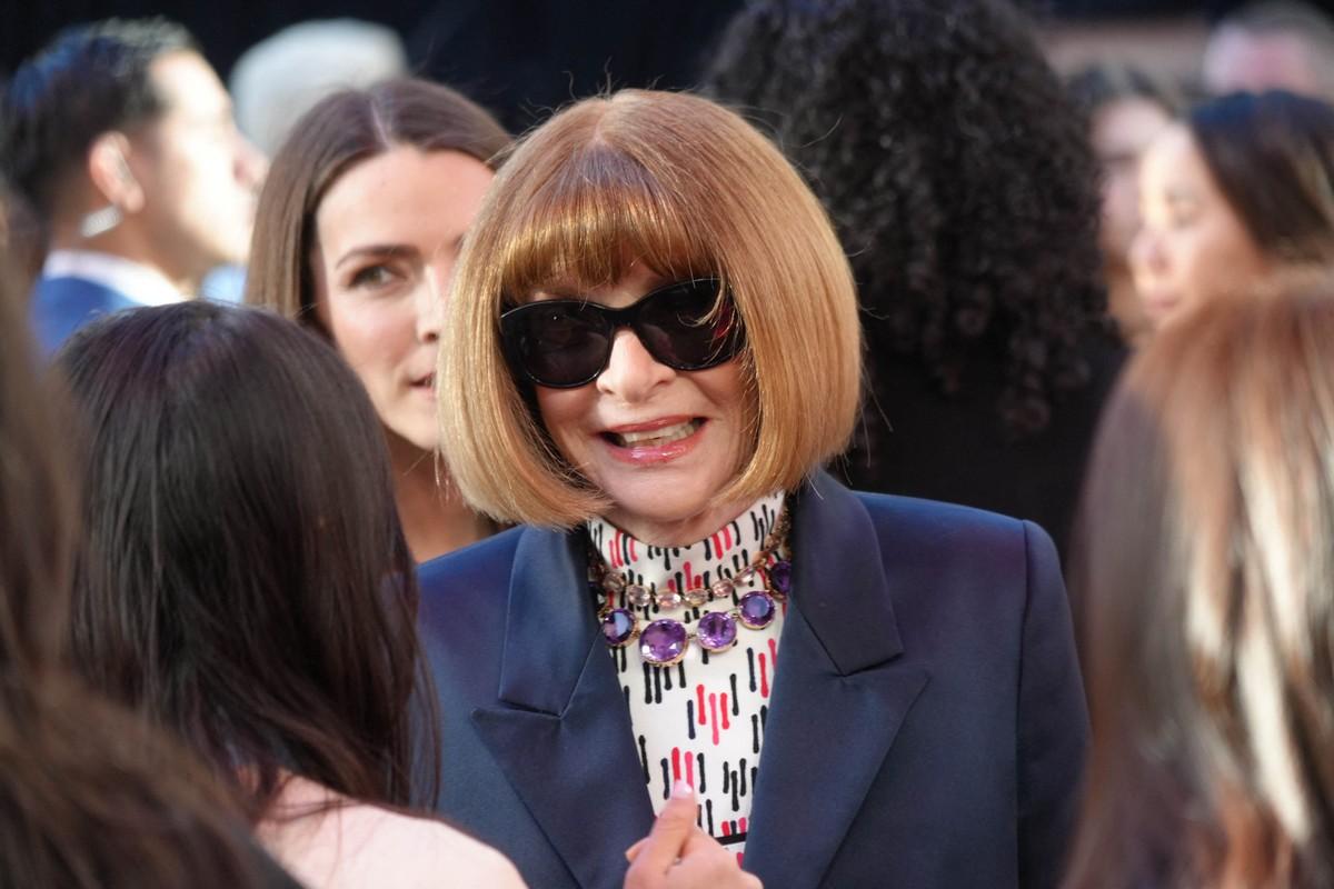 Anna Wintour is reportedly helping Blake Lively rebuild her public image through fashion-focused appearances and projects.