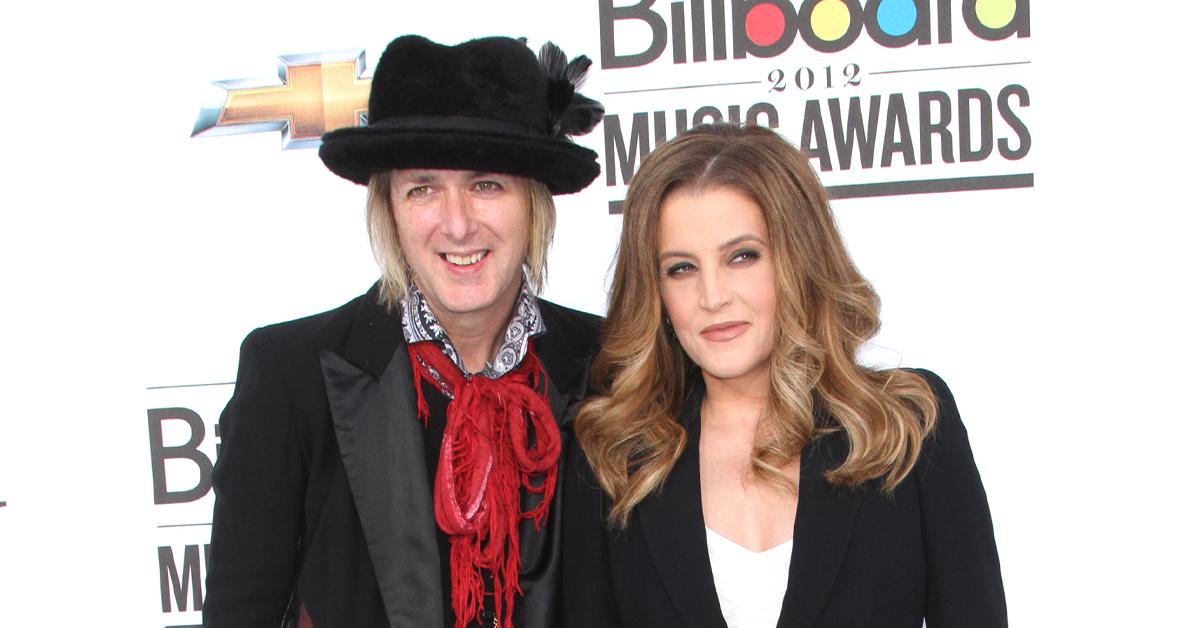 Lisa Marie Presley Bit Marilyn Manson 'Hard' in a Music Video