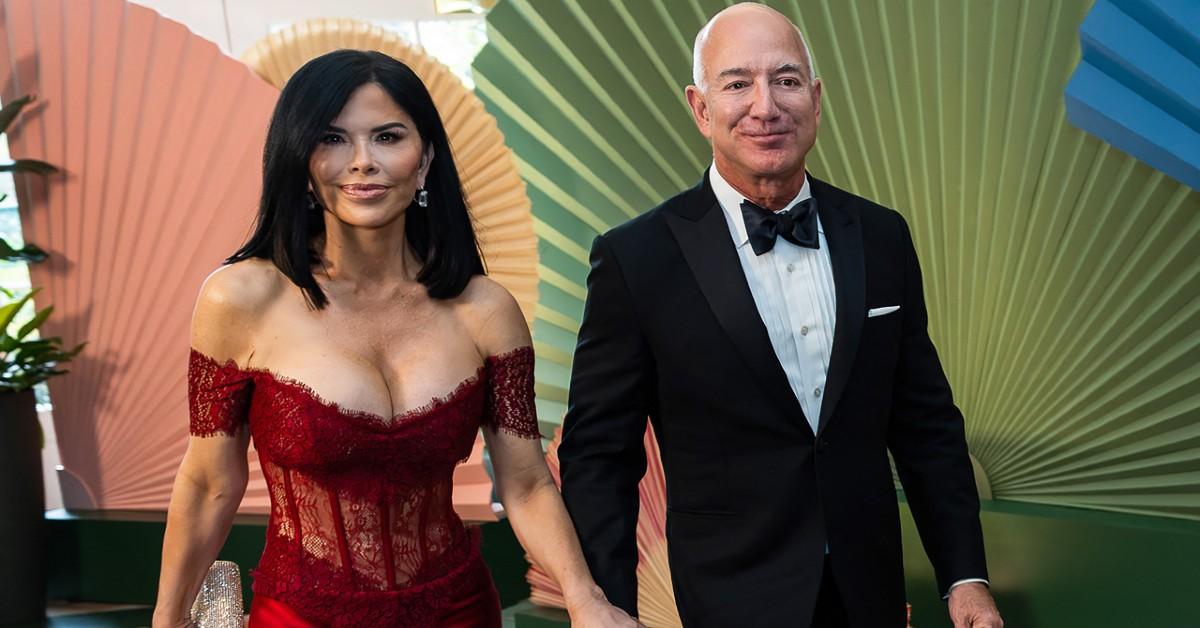 jeff bezos selling private jet washington post burns after harris endorsement