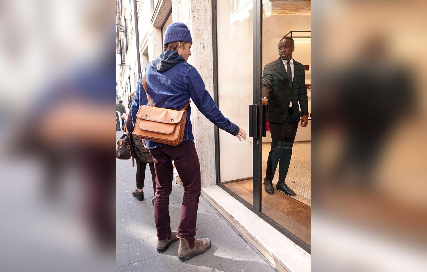 Julia Roberts And Danny Moder Shop In Rome