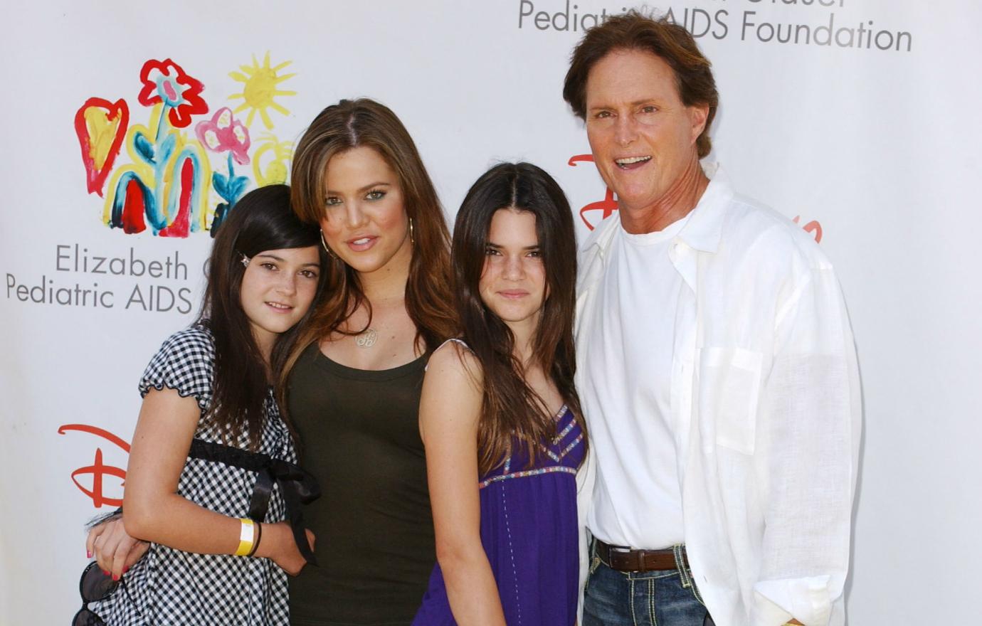 Kylie Jenner poses alongside sisters Kendall Jenner and Khloe Kardashian and her parent.