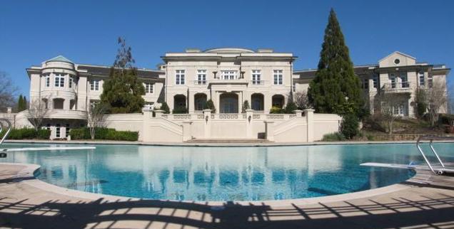 //evander holyfield georgia mansion sells   million