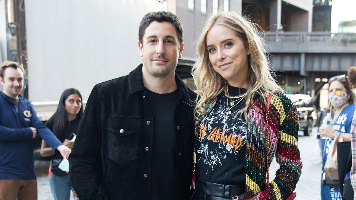Photo of Jenny Mollen and Jason Biggs