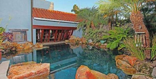 //chris kattan lists hollywood home  million