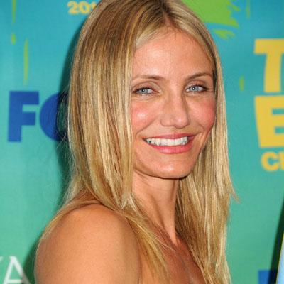 10 Celebs Who Know How To Flatter Their Best Assets