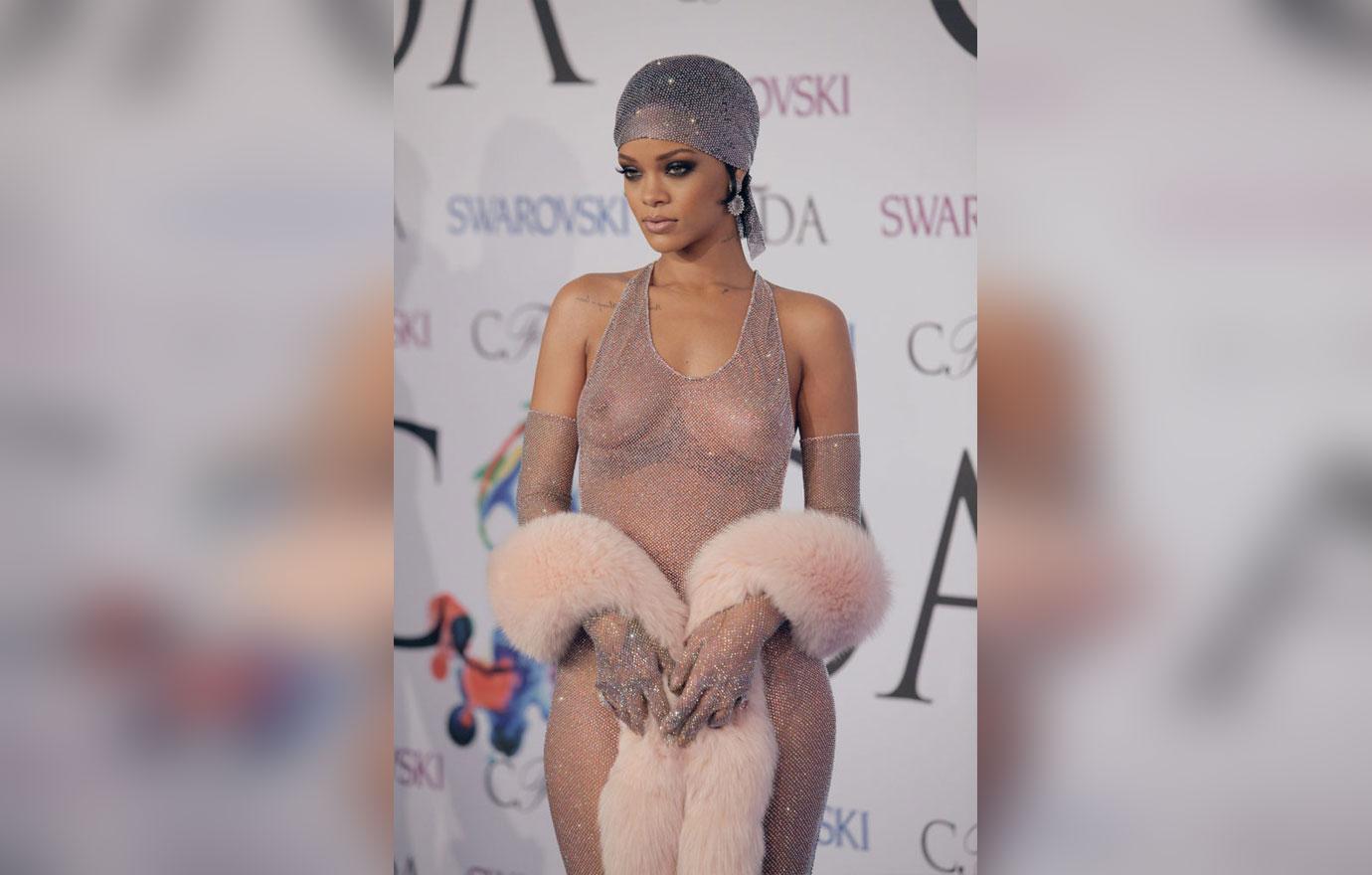 Rihana nip slip
