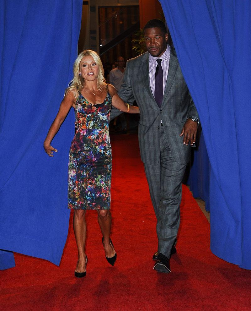 Kelly Ripa Michael Strahan Feud Behind The Scenes Chaos