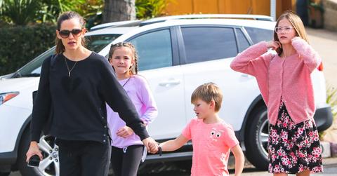 Jennifer Garner Out With Kids In Los Angeles