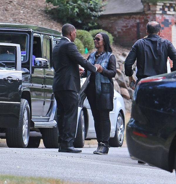 //guests attending bobbi kristina brown new jersey funeral service