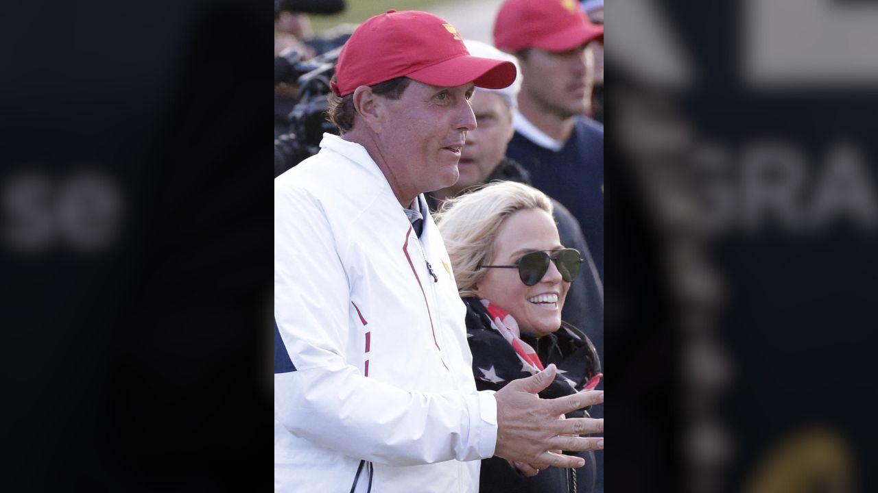 picture of Phil Mickelson and wife amy