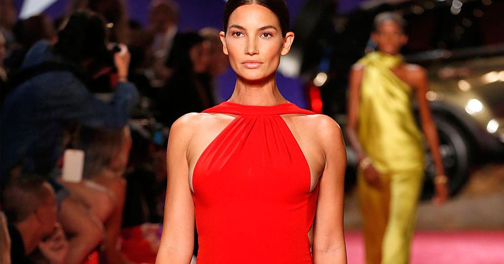 Lily Aldridge Walks The Runway While 5 Months Pregnant