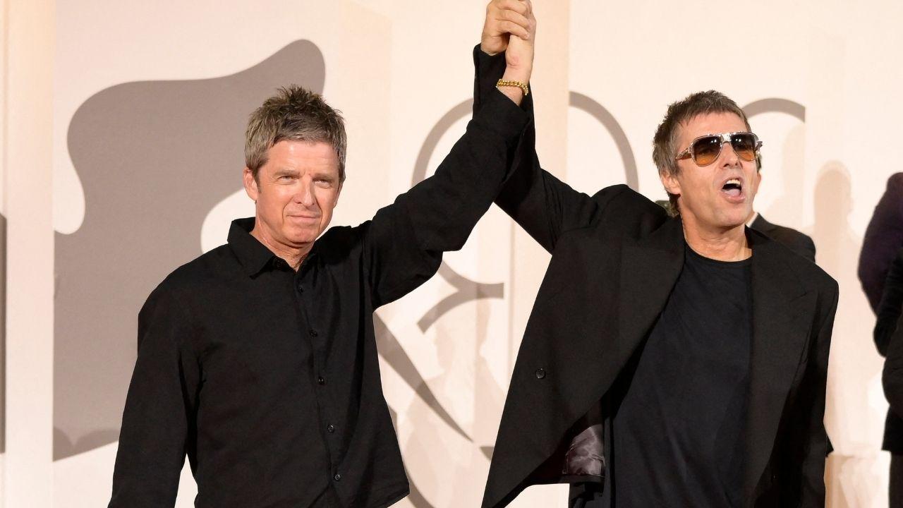 Photo of Noel and Liam Gallagher