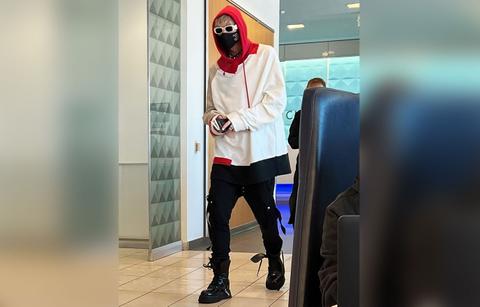 machine gun kelly lax airport no megan fox photos breakup amas