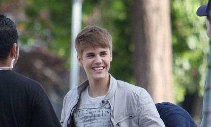 //justin bieber fight purple underwear