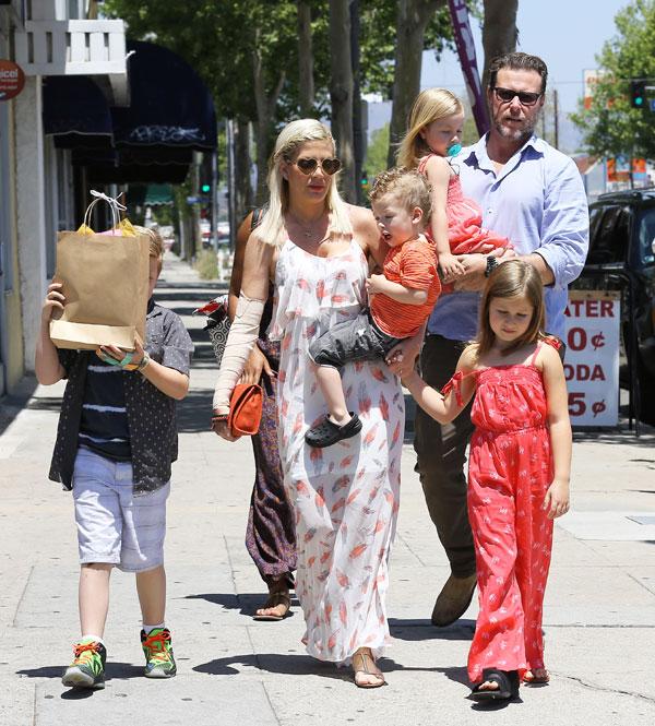 Tori Spelling Benihana Photos