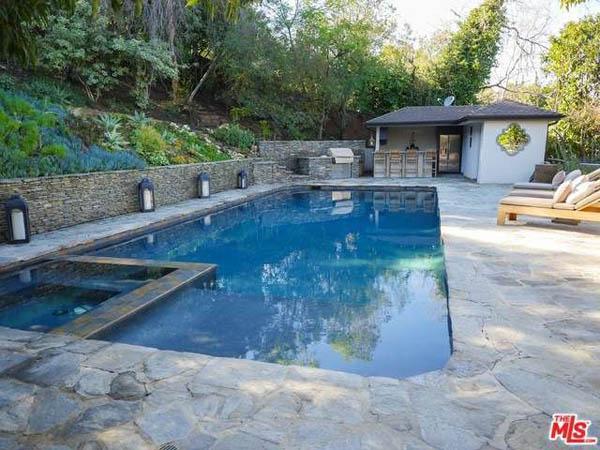 //Leighton meester sells california home