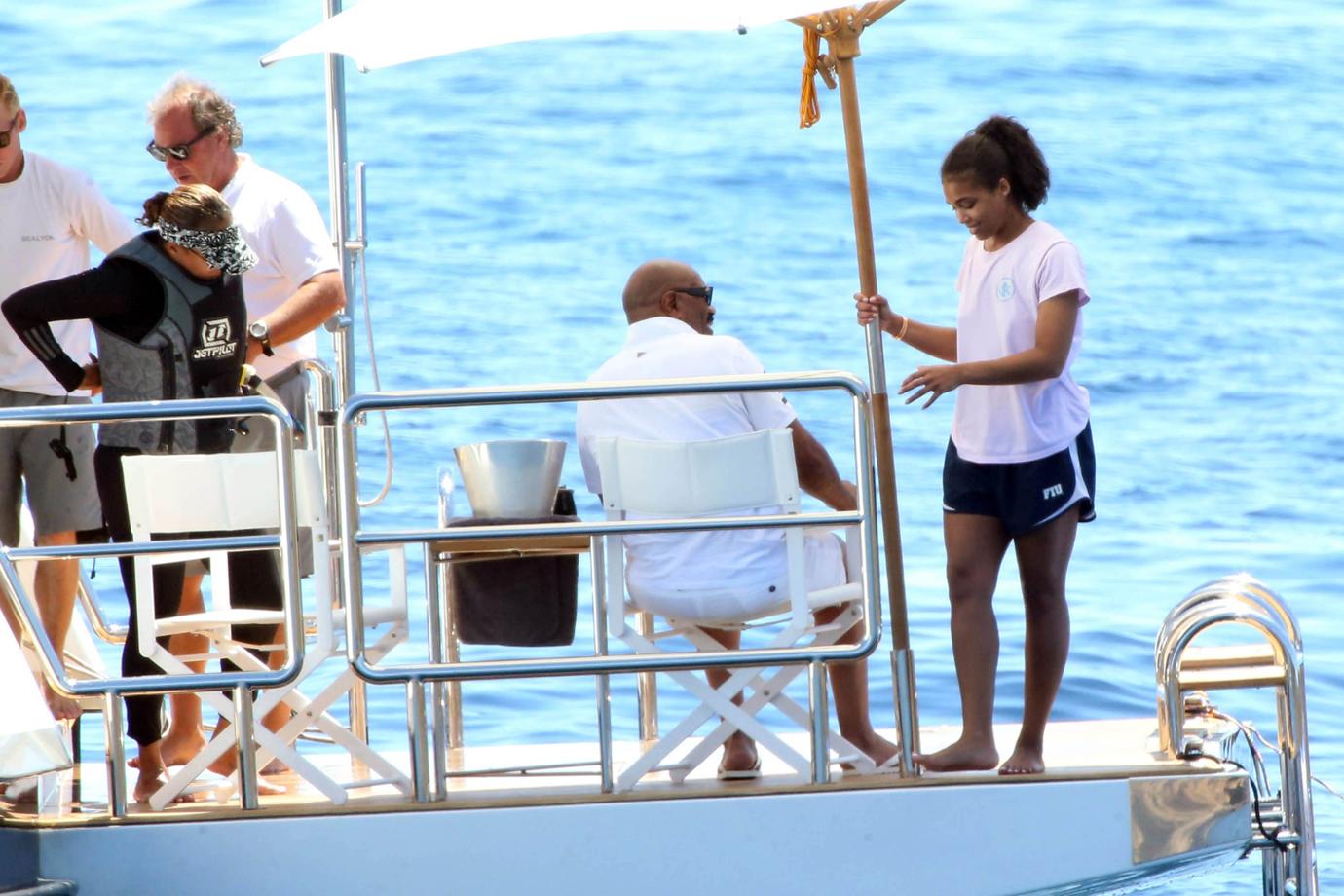 PICS] Steve Harvey Scandal Career Fight On Family Vacation Yacht