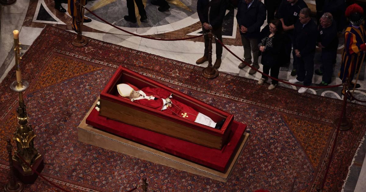 pope francis coffin