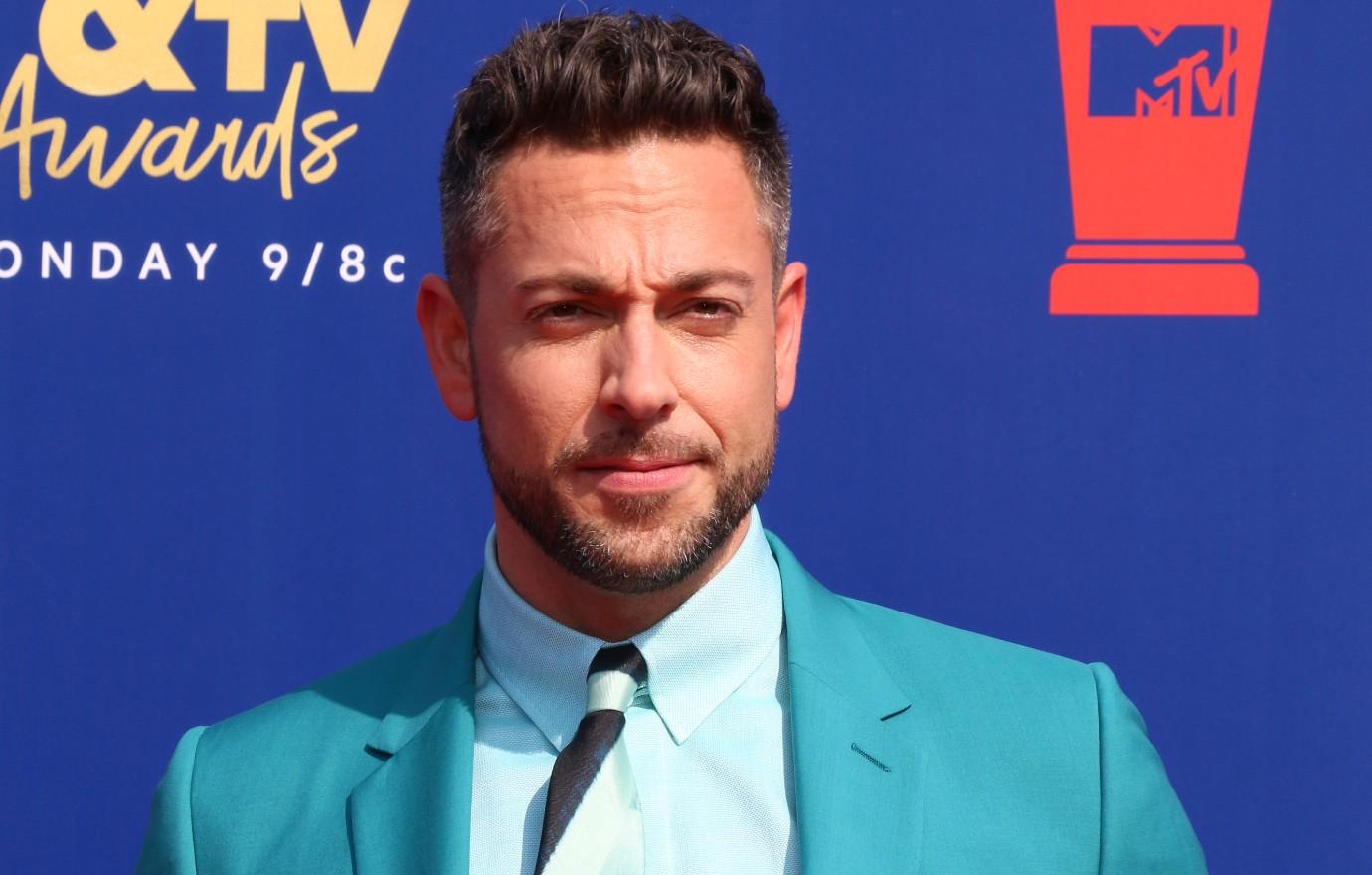 twitter critics slam zachary levi pfizer comments