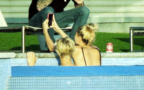 //justin bieber hailey baldwin swimming pool