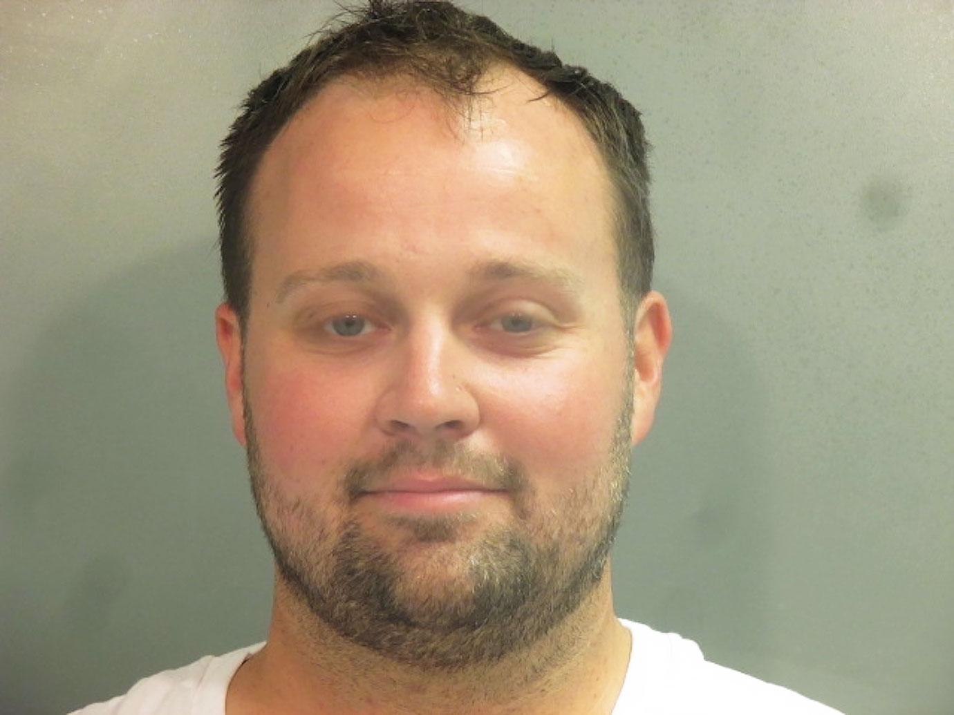 josh duggar accused molesting sisters before arrest child pornography r