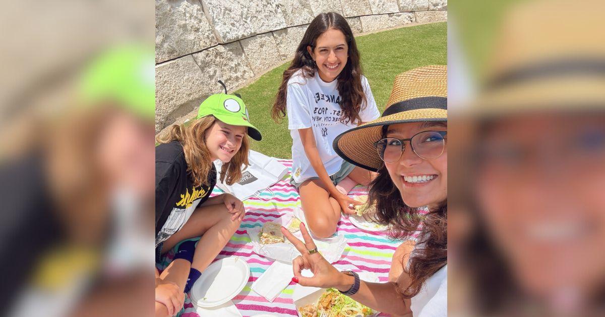 Photo of Emma Heming and her daughters