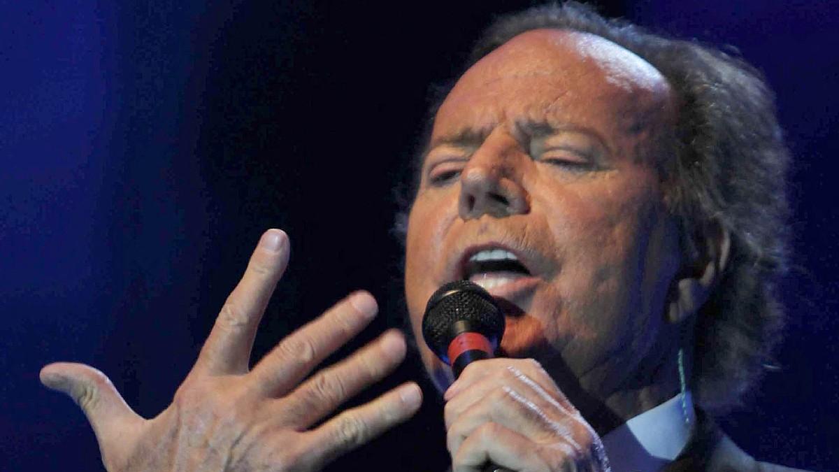 Photo of Julio Iglesias