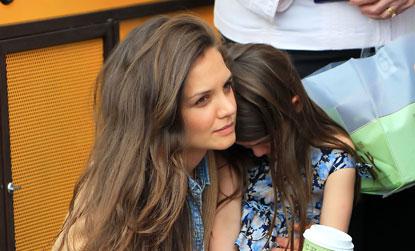 //katie holmes suri crying