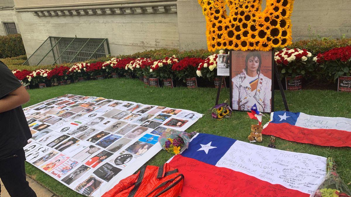 Photo outside of Michael Jackson's grave at Forest Lawn